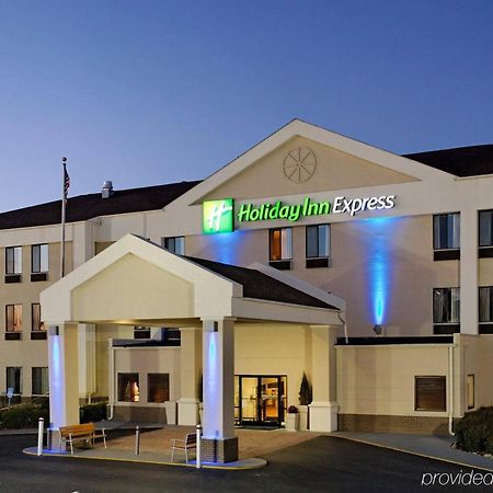 Holiday Inn Express Metropolis By Ihg Екстериор снимка