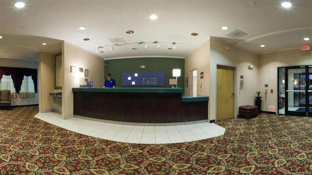 Holiday Inn Express Metropolis By Ihg Екстериор снимка