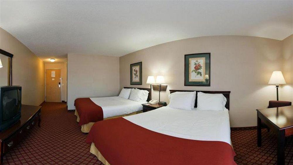 Holiday Inn Express Metropolis By Ihg Екстериор снимка