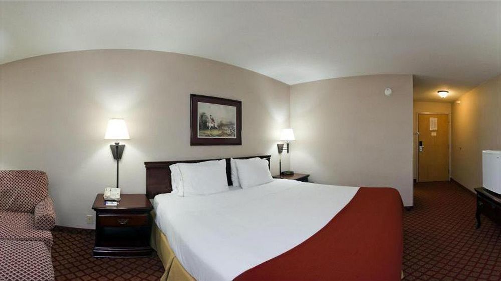 Holiday Inn Express Metropolis By Ihg Екстериор снимка