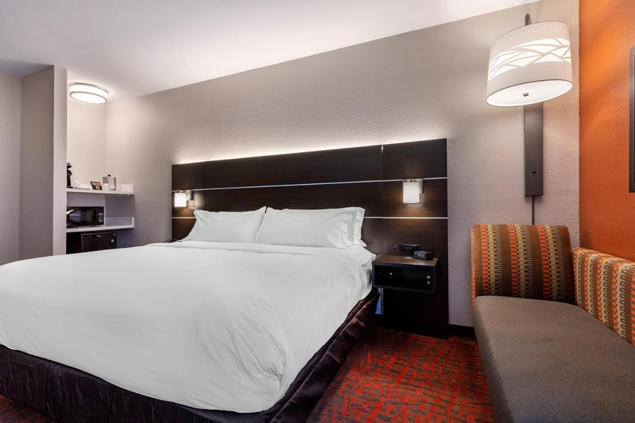 Holiday Inn Express Metropolis By Ihg Екстериор снимка